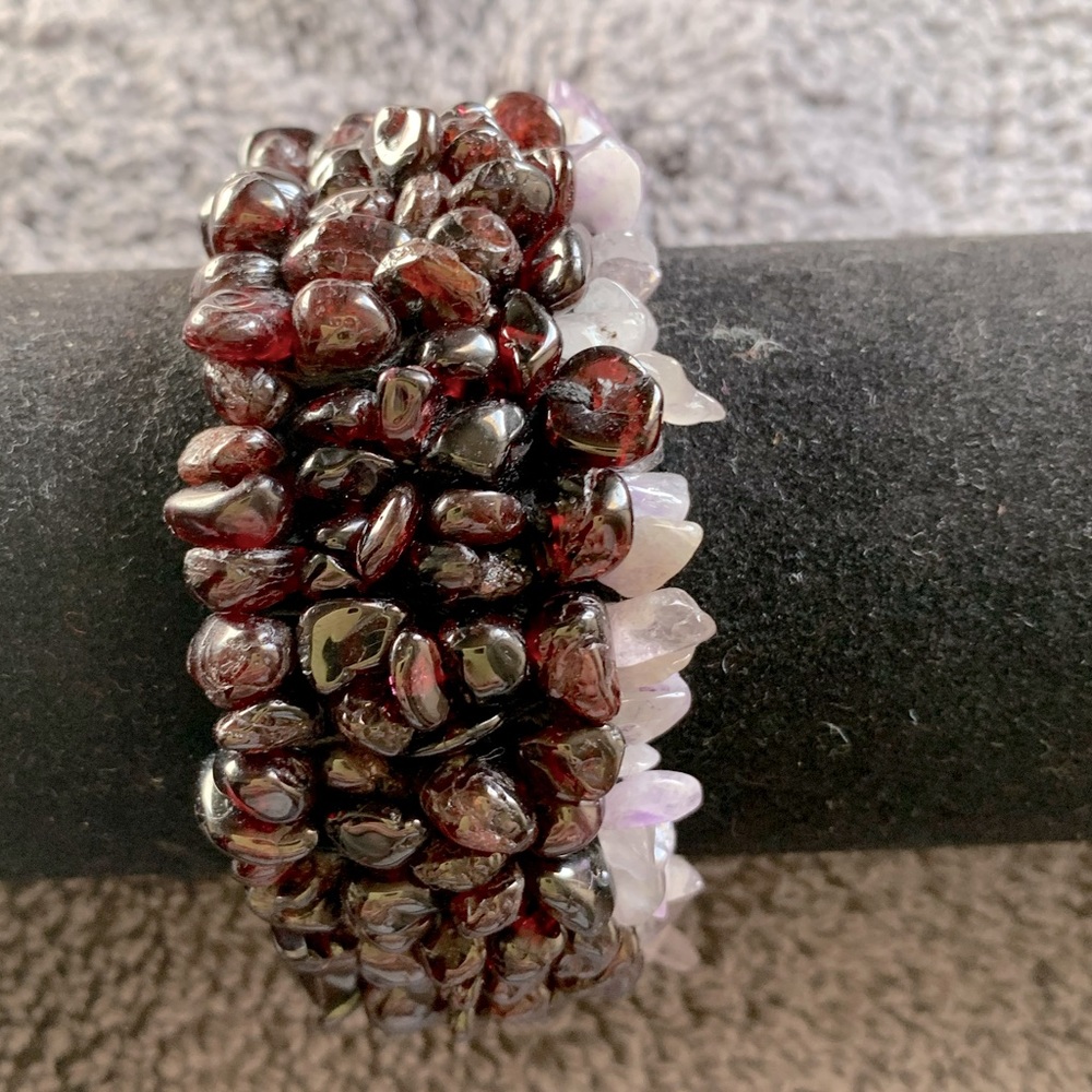 Quartz bracelet with amethyst- dark to light color.